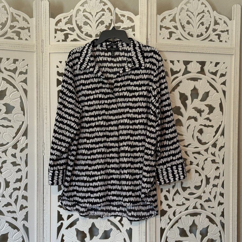 Paige Investments Women Black & White collared tunic blouse. Size 1X